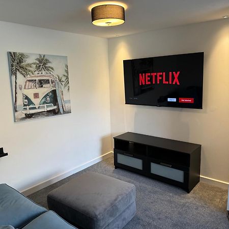 Modern 1 Bed Apartment With Car Parking Bitton エクステリア 写真