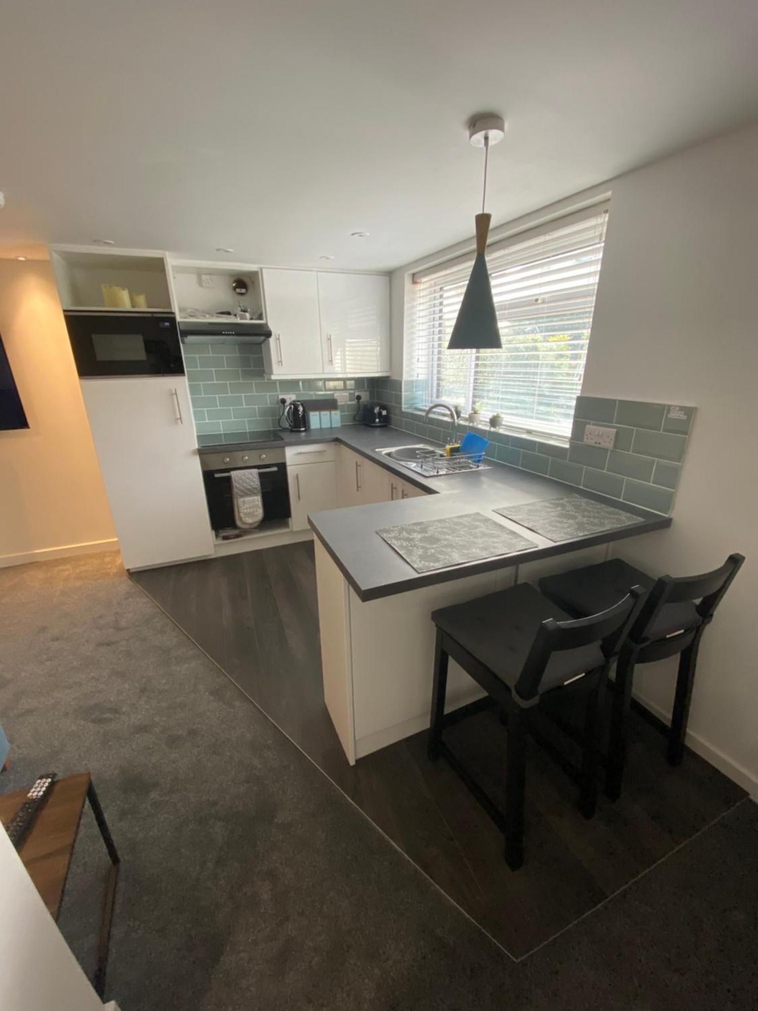 Modern 1 Bed Apartment With Car Parking Bitton エクステリア 写真