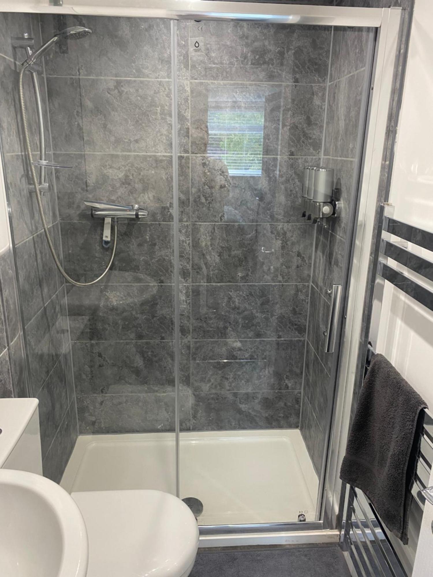 Modern 1 Bed Apartment With Car Parking Bitton エクステリア 写真
