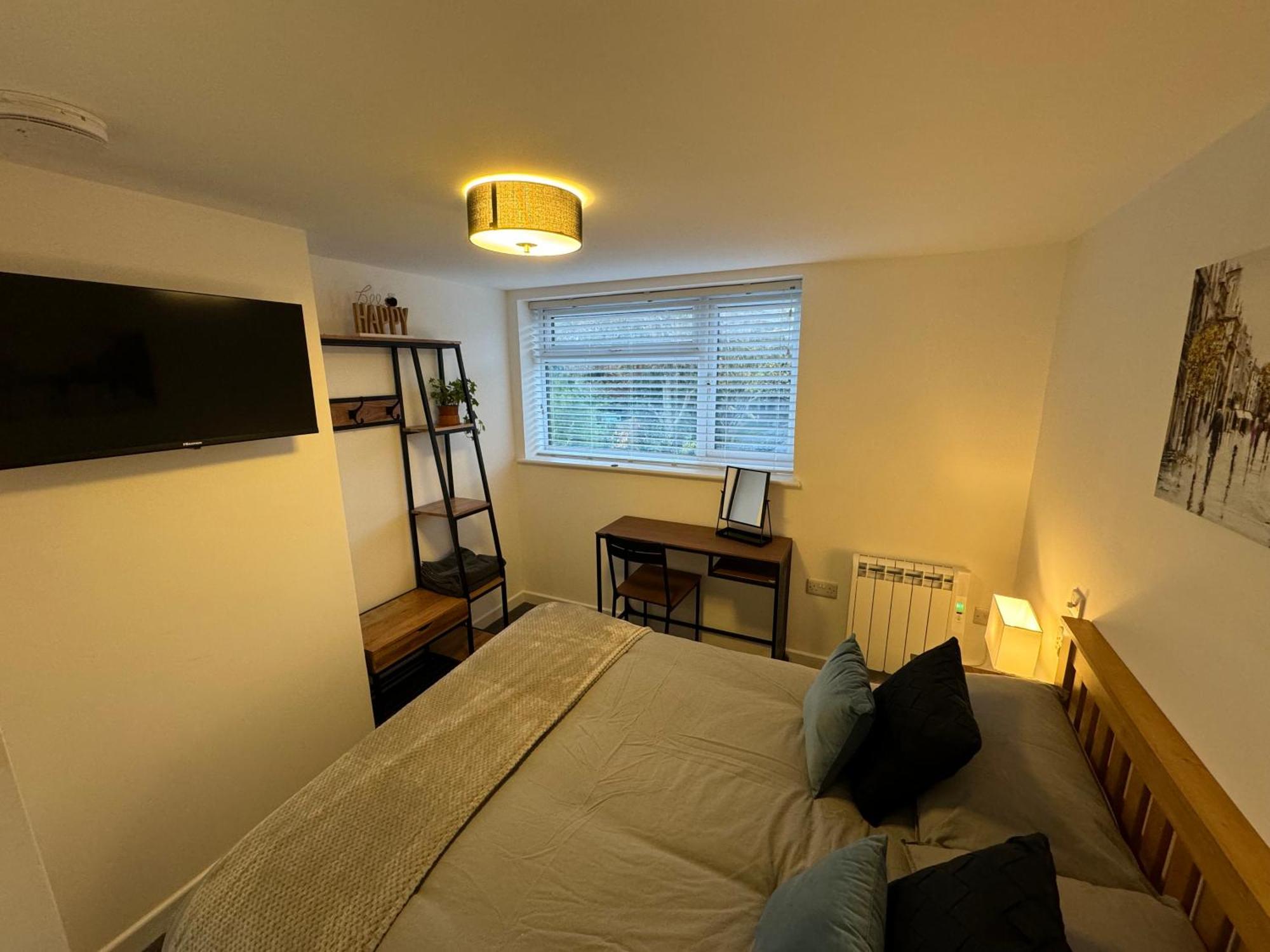 Modern 1 Bed Apartment With Car Parking Bitton エクステリア 写真