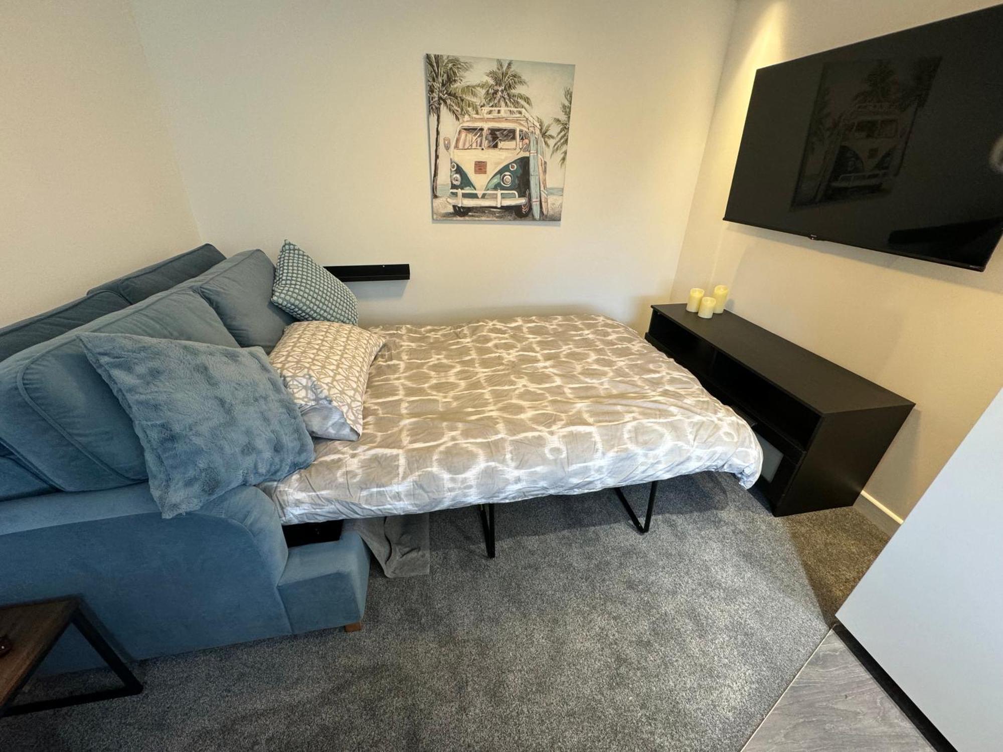 Modern 1 Bed Apartment With Car Parking Bitton エクステリア 写真